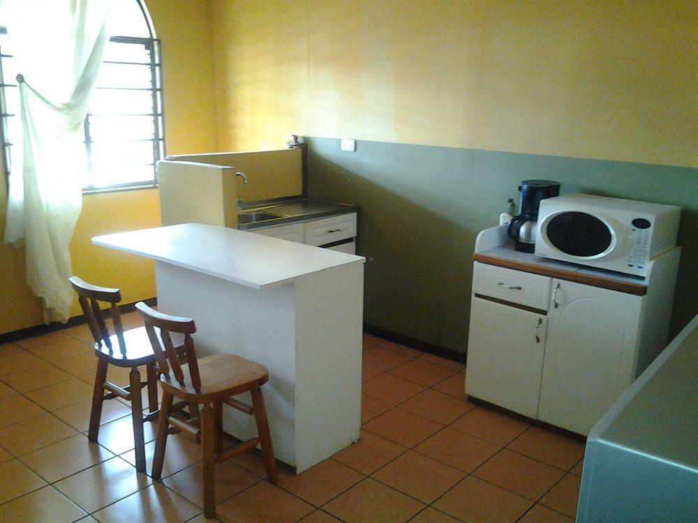 Cabinas Madeleine Puntarenas Exteriér fotografie