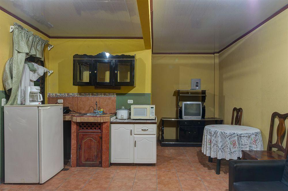 Cabinas Madeleine Puntarenas Exteriér fotografie