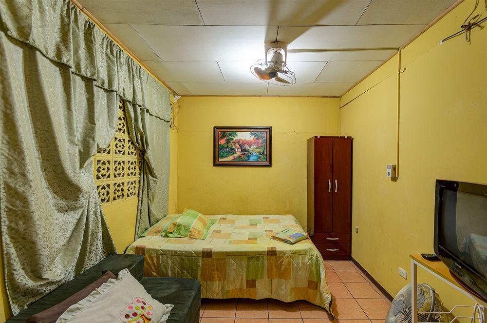 Cabinas Madeleine Puntarenas Exteriér fotografie