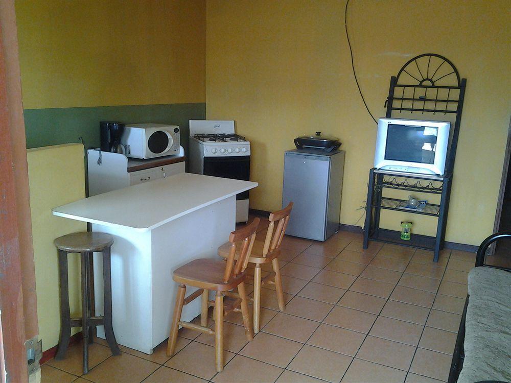 Cabinas Madeleine Puntarenas Exteriér fotografie
