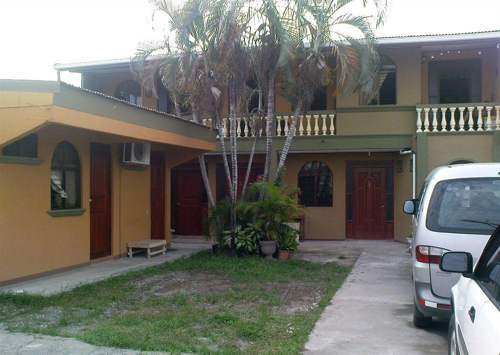 Cabinas Madeleine Puntarenas Exteriér fotografie