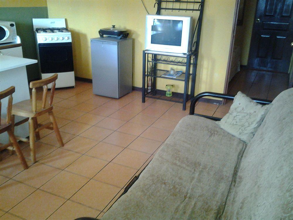 Cabinas Madeleine Puntarenas Exteriér fotografie