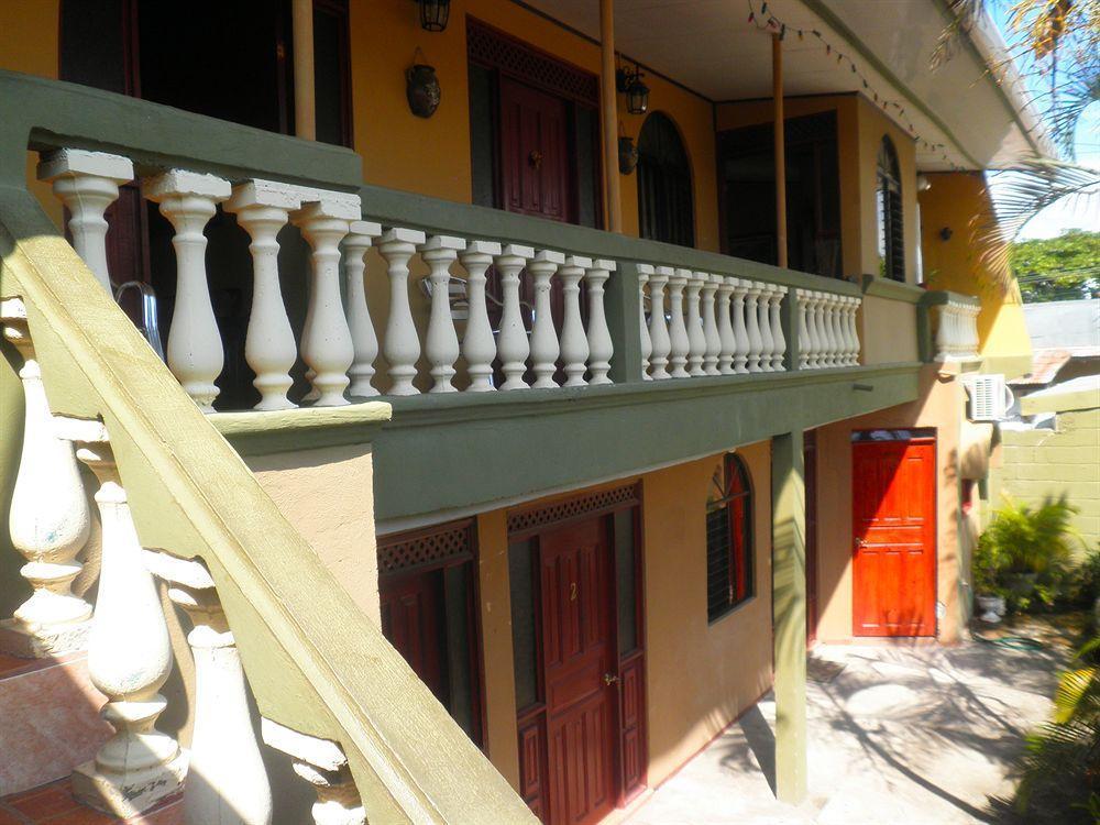 Cabinas Madeleine Puntarenas Exteriér fotografie