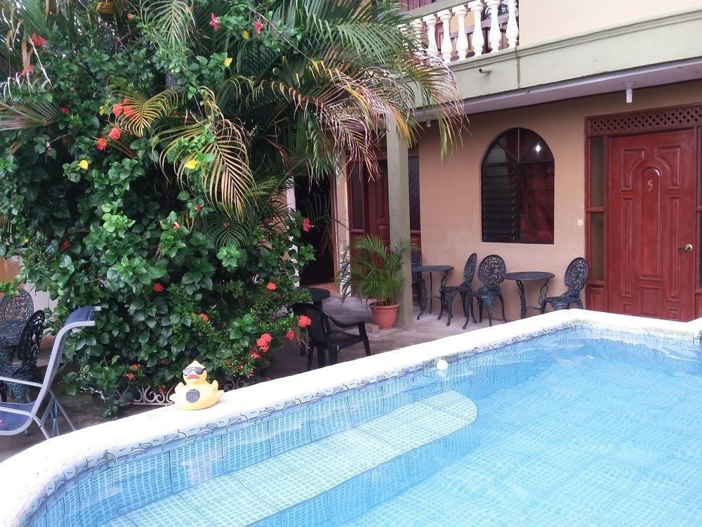 Cabinas Madeleine Puntarenas Exteriér fotografie
