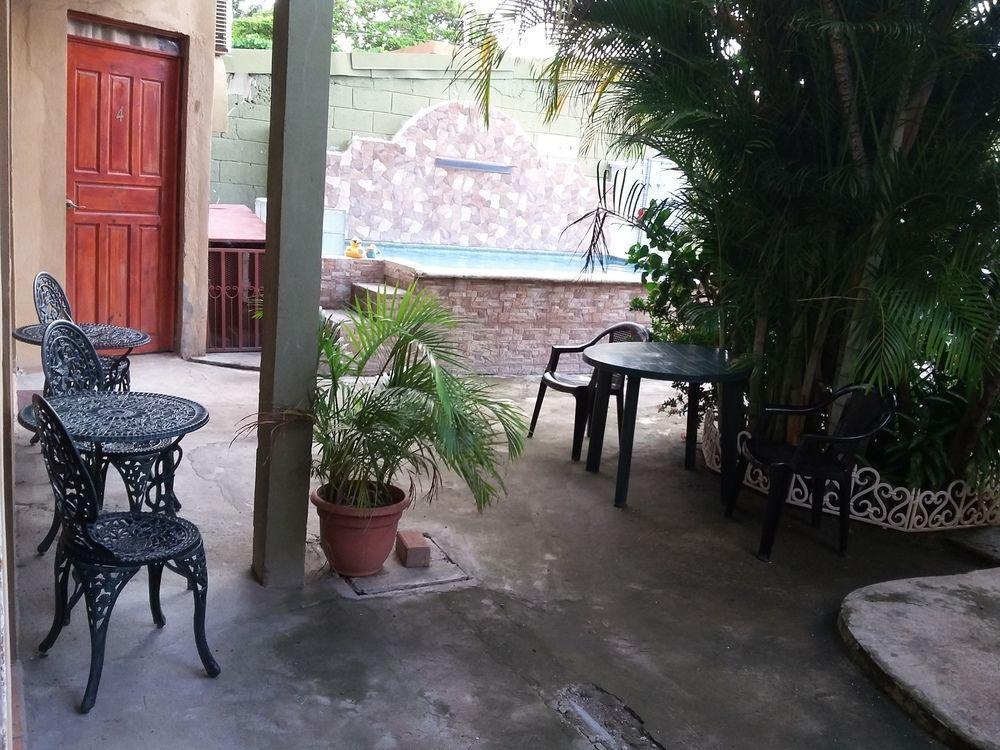 Cabinas Madeleine Puntarenas Exteriér fotografie