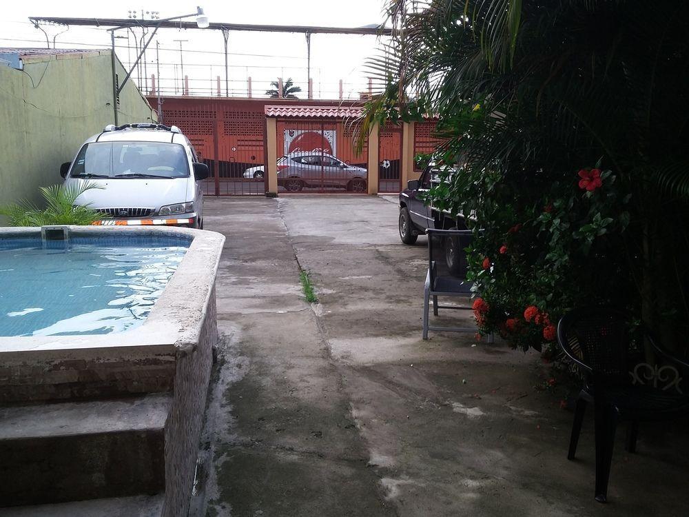 Cabinas Madeleine Puntarenas Exteriér fotografie