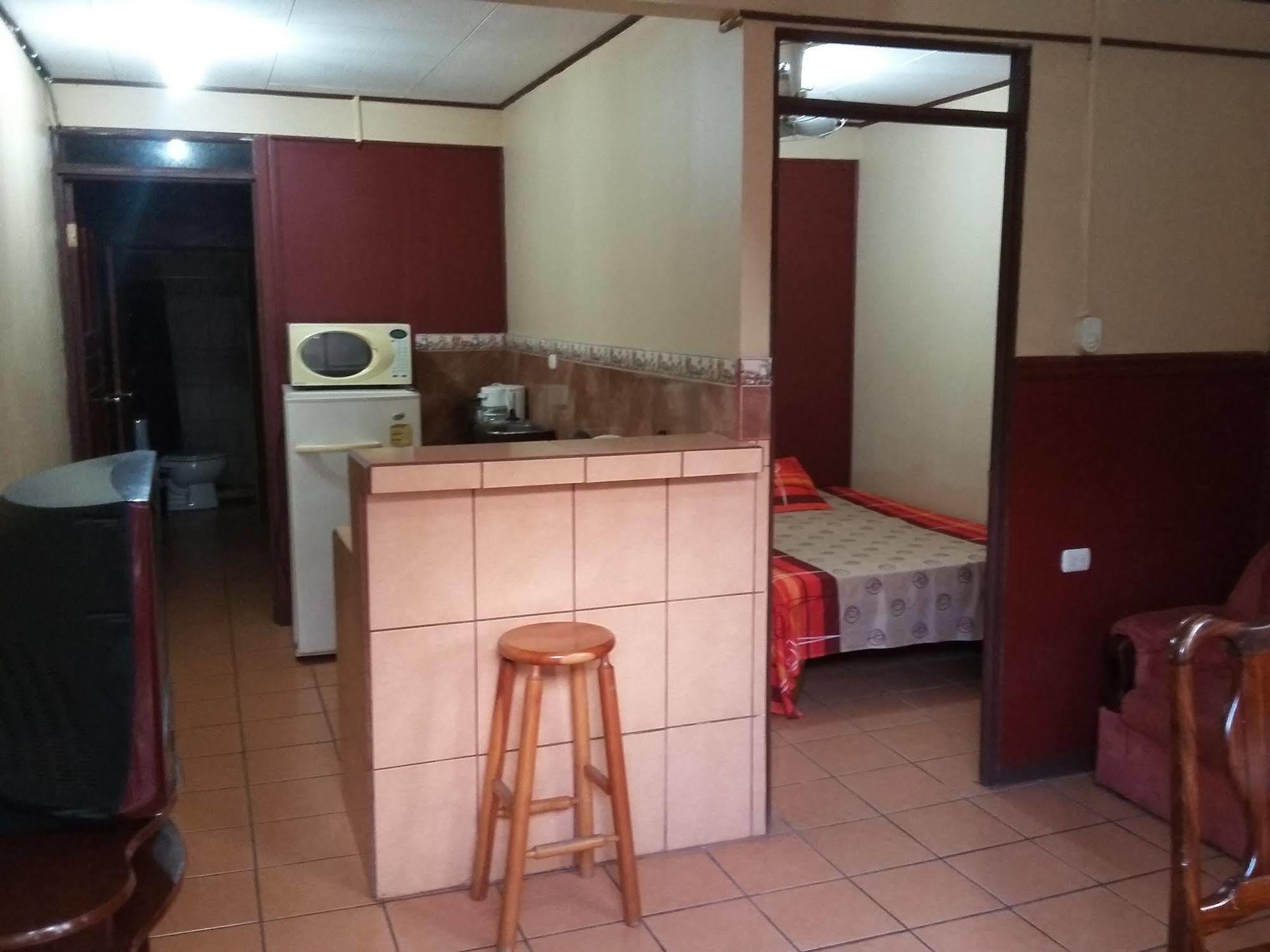 Cabinas Madeleine Puntarenas Exteriér fotografie
