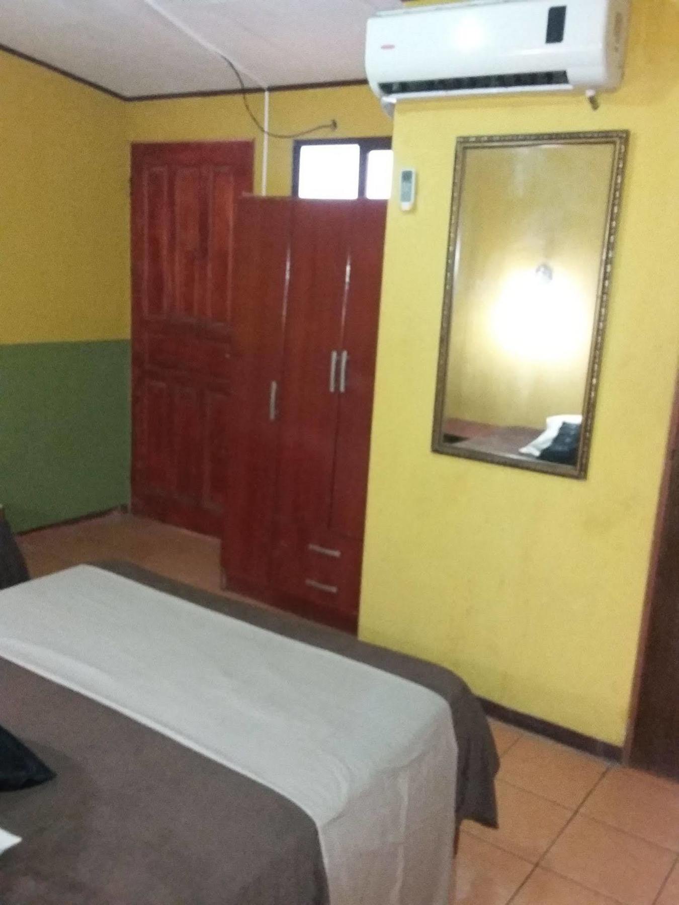 Cabinas Madeleine Puntarenas Exteriér fotografie